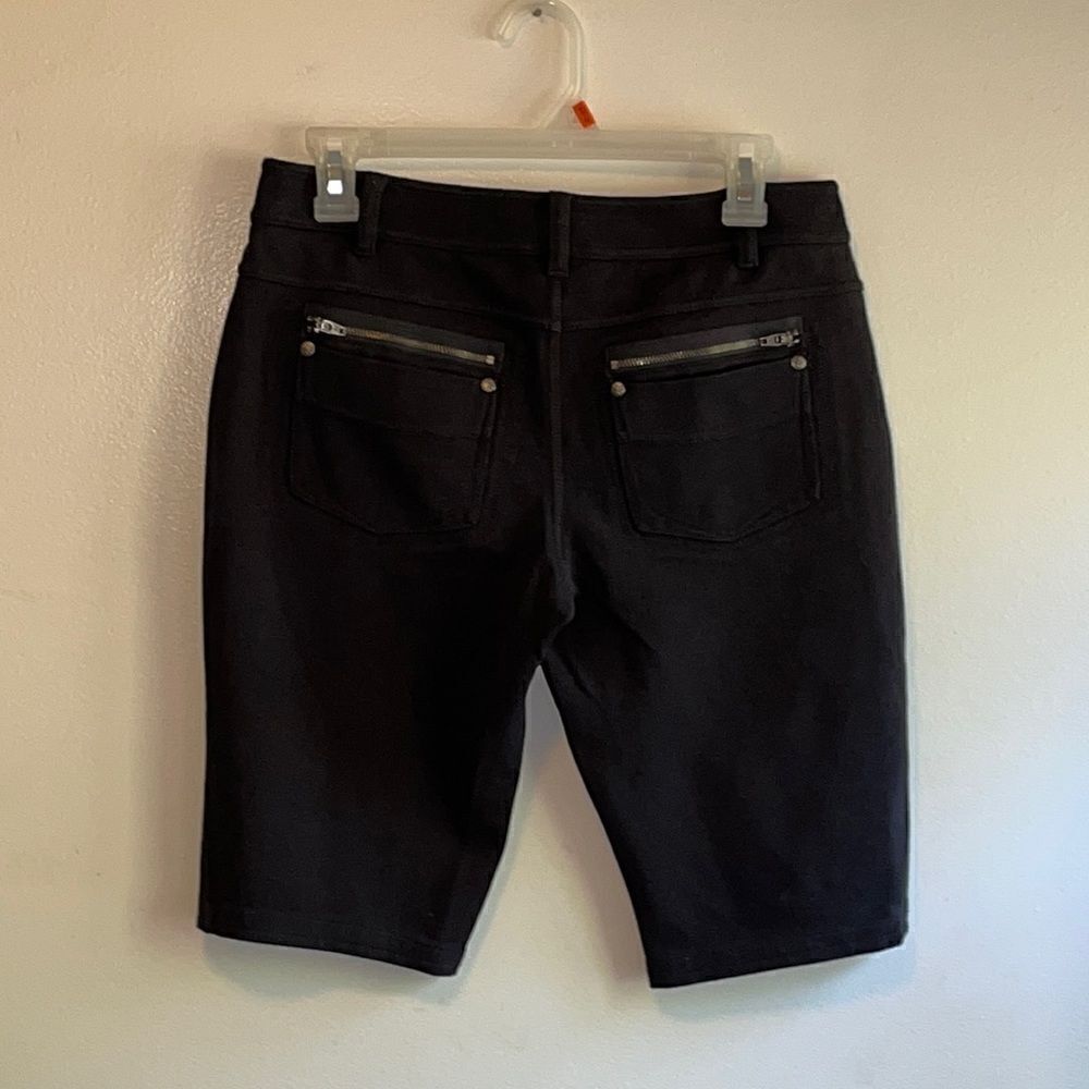 EXCELLENT CONDITION WOMEN’S SIZE 8T ATHLETA BLACK STRETCH BERMUDA SHORTS - Picture 4 of 7